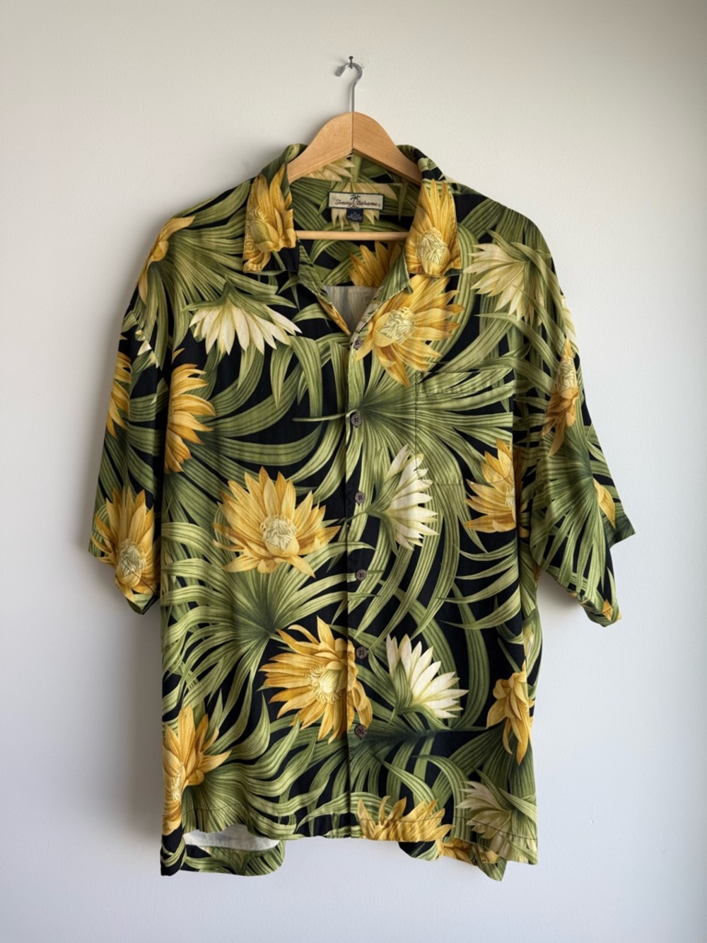 Tommy Bahama Silk Hawaiian Shirt XL Tropical Floral Button Up